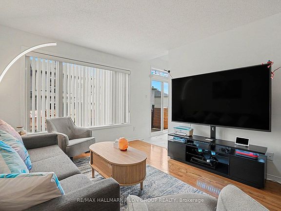 5th image of 244 Rolling Meadow Cres