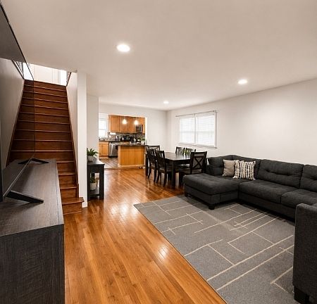 2nd image of 22 Halstead St