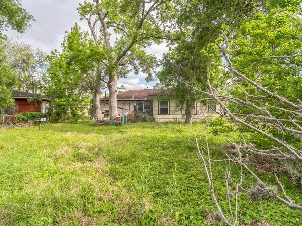 116 Chestnut St, Lake Jackson, TX 77566