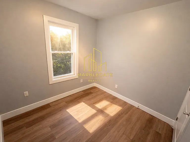 61 16th Ave #3AZ — Photo 3