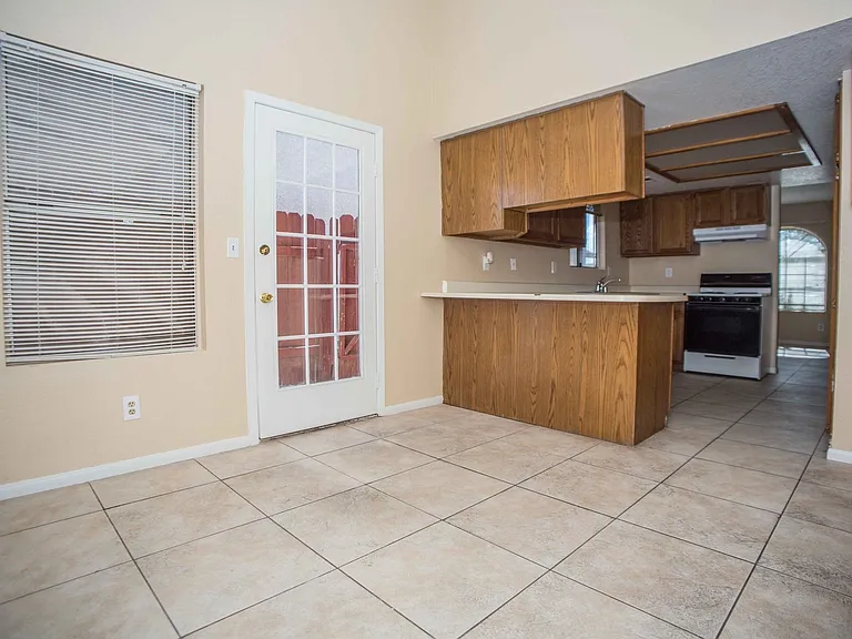 3926 Lincoln Rd — Photo 5