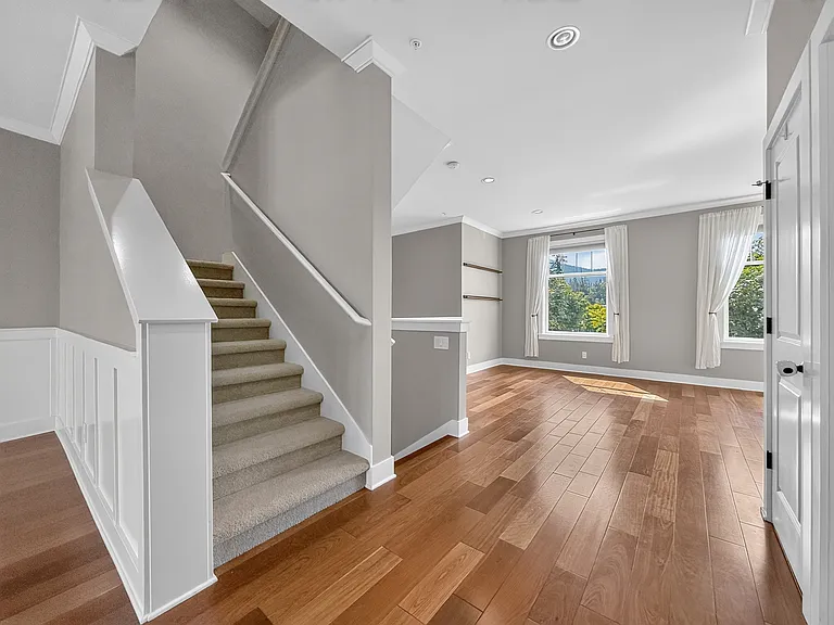 1078 NE High St — Photo 8