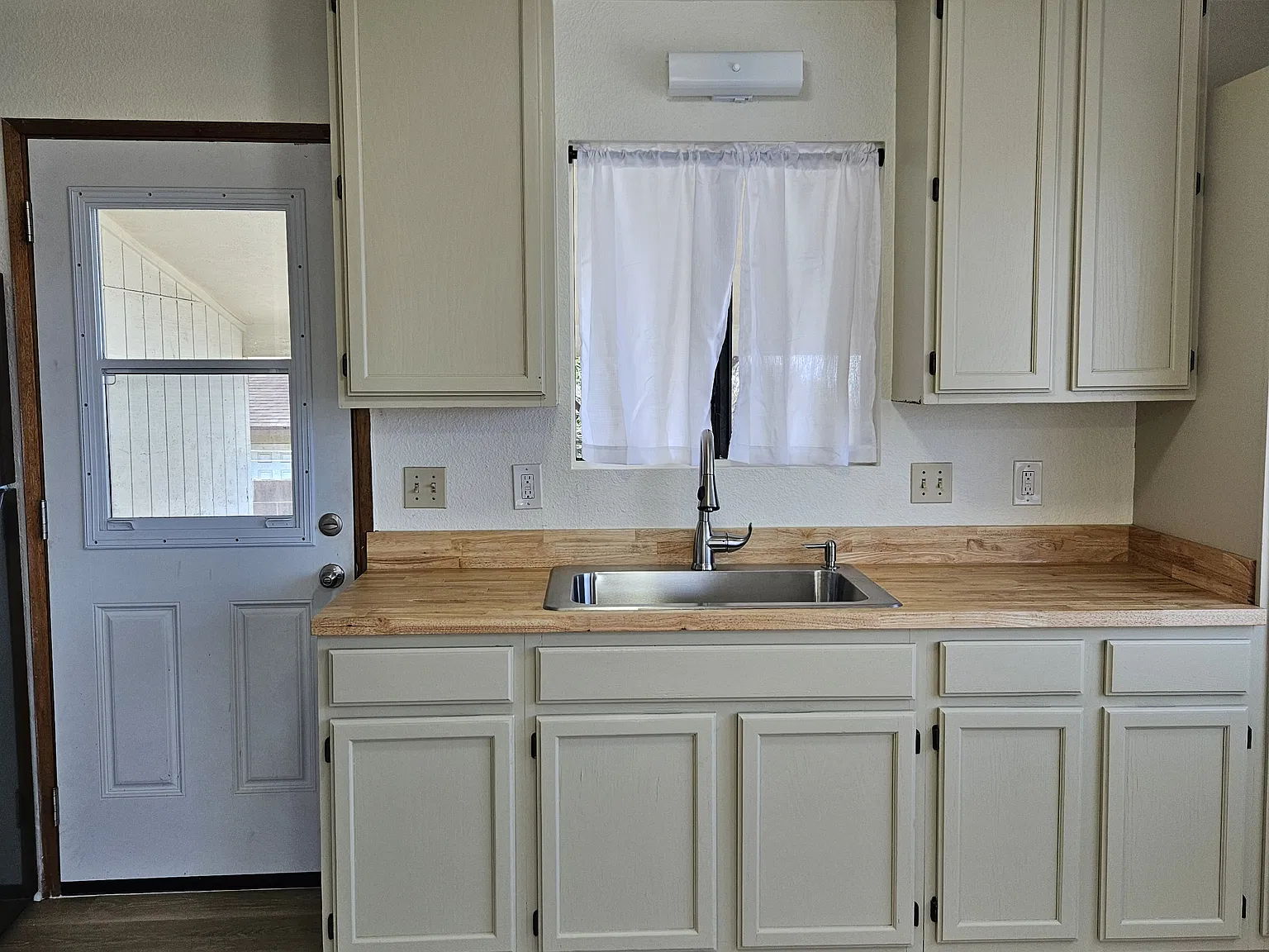 2 bed, 700 sqft, $2,750 — Photo 2