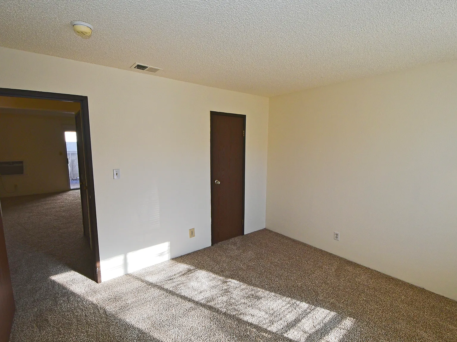 1 bed, 640 sqft, $1,300 — Photo 4