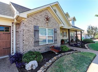 300 Navajo Trl, Mc Gregor, TX 76657