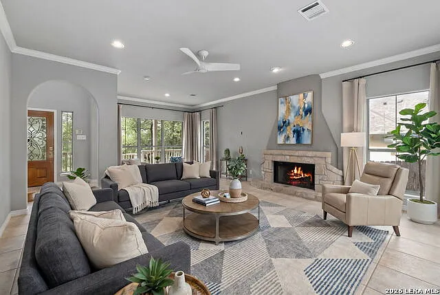 4 bed, 2.5 bath, 2520 sqft, $2,950 — Photo 3