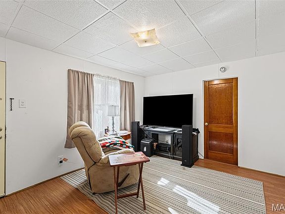 5th image of 9209 Reavis Barracks Rd