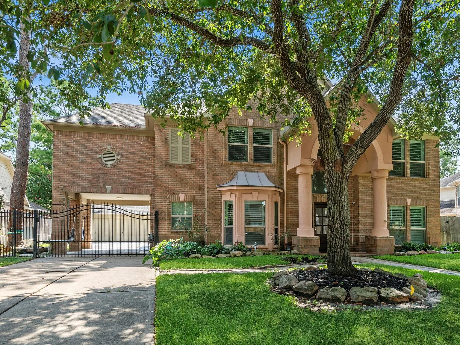 4 bed, 3.5 bath, 4419 sqft, $4,600 — Photo 1