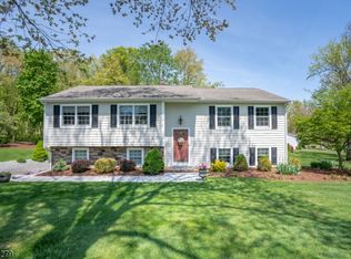59 Oakley St, Basking Ridge, NJ 07920