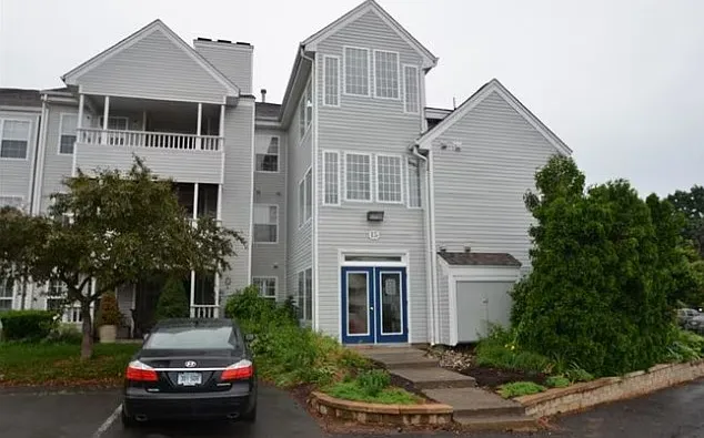 2 bed, 1100 sqft, $2,200 — Photo 2