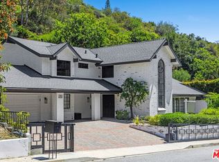 1060 Chantilly Rd, Los Angeles, CA 90077