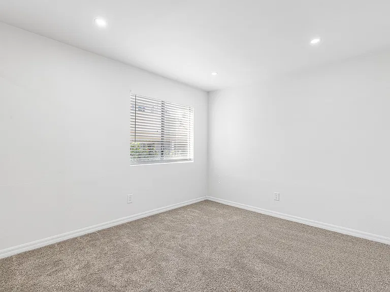18408 Hatteras St #27 — Photo 14