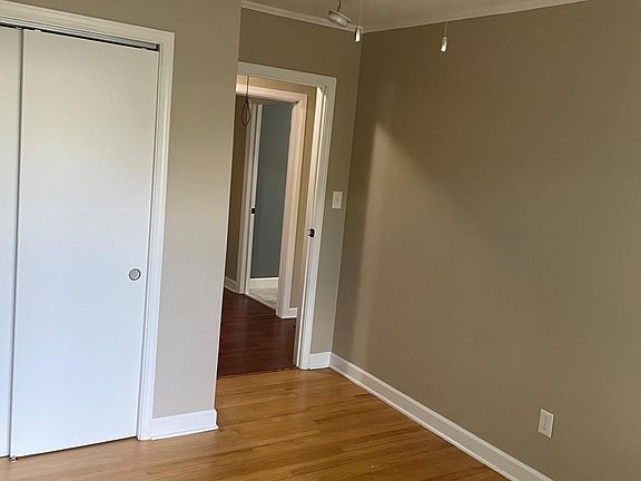 5th image of 208 Summey St
