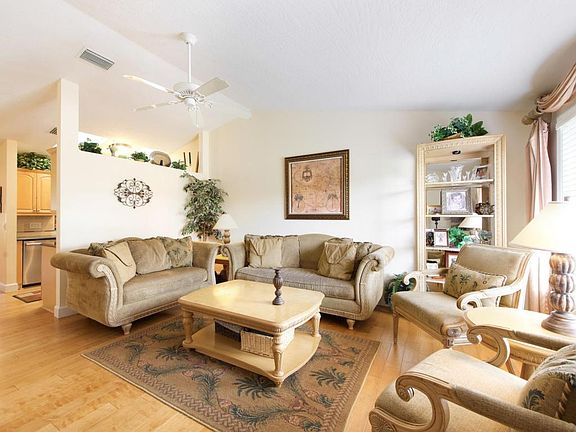 4th image of 700 Flora Linda Dr