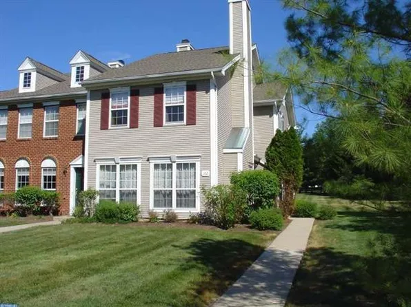 102 Shrewsbury Ct, Pennington, NJ