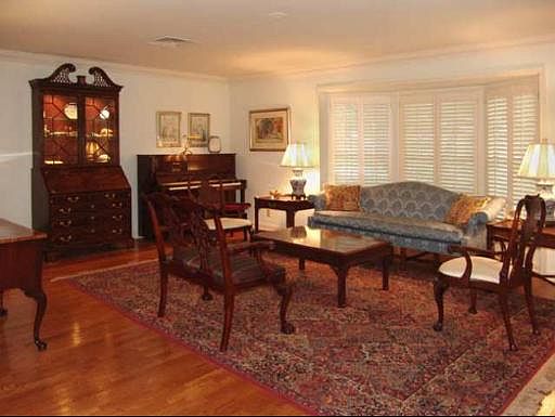 3rd image of 303 WYNDALE DR