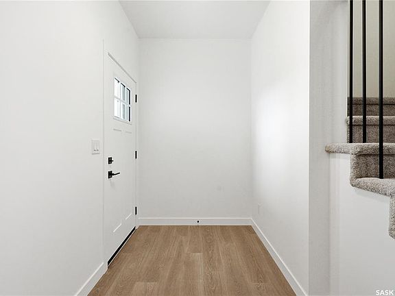 3rd image of 255 Doran WAY