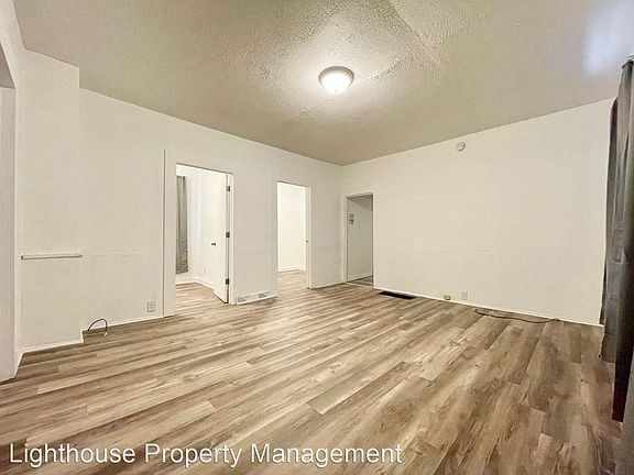 2nd image of 826 Prospect Ave NE #1