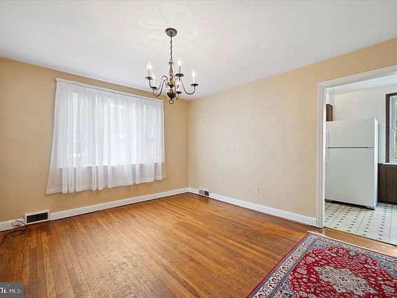 5th image of 634 Furlong Ave