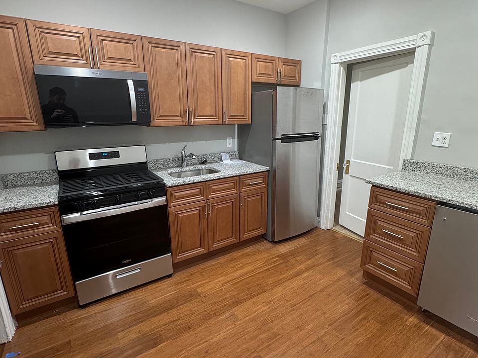 1st image of 231 S 44th St Floor 1
