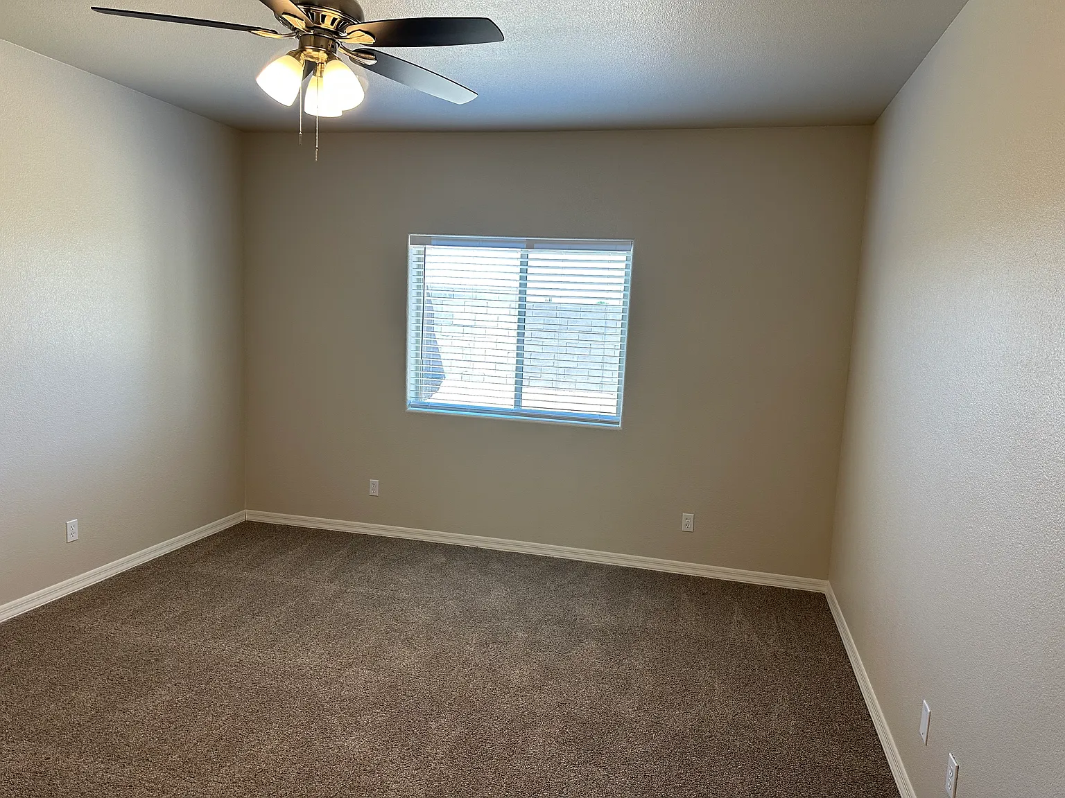 4 bed, 1706 sqft, $2,200 — Photo 3