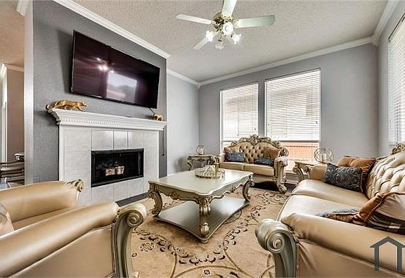 3rd image of 2404 Redfield Dr
