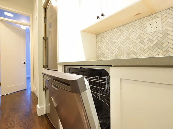 2nd image of 546 Bainbridge St #1J