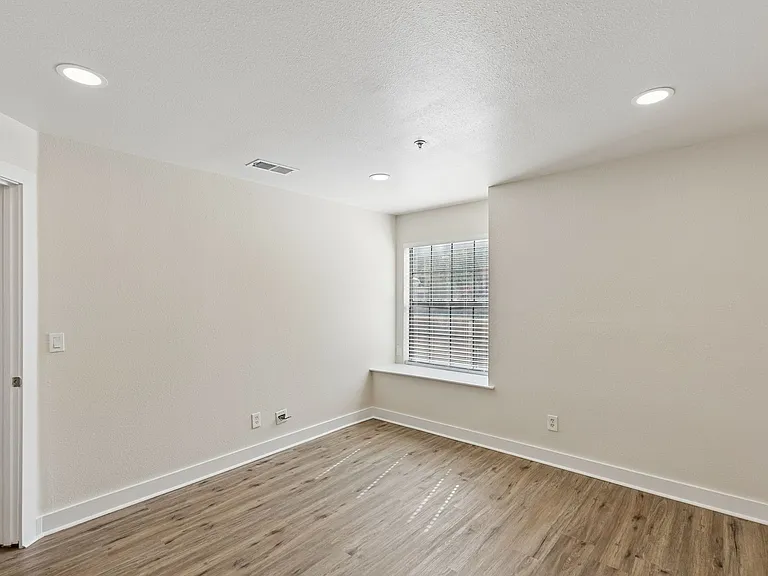 3901 Travis St #100 — Photo 16