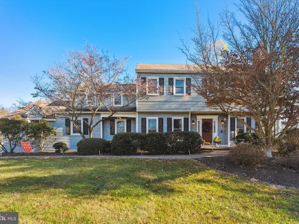 5 Emerald Ct, Newtown, PA 18940