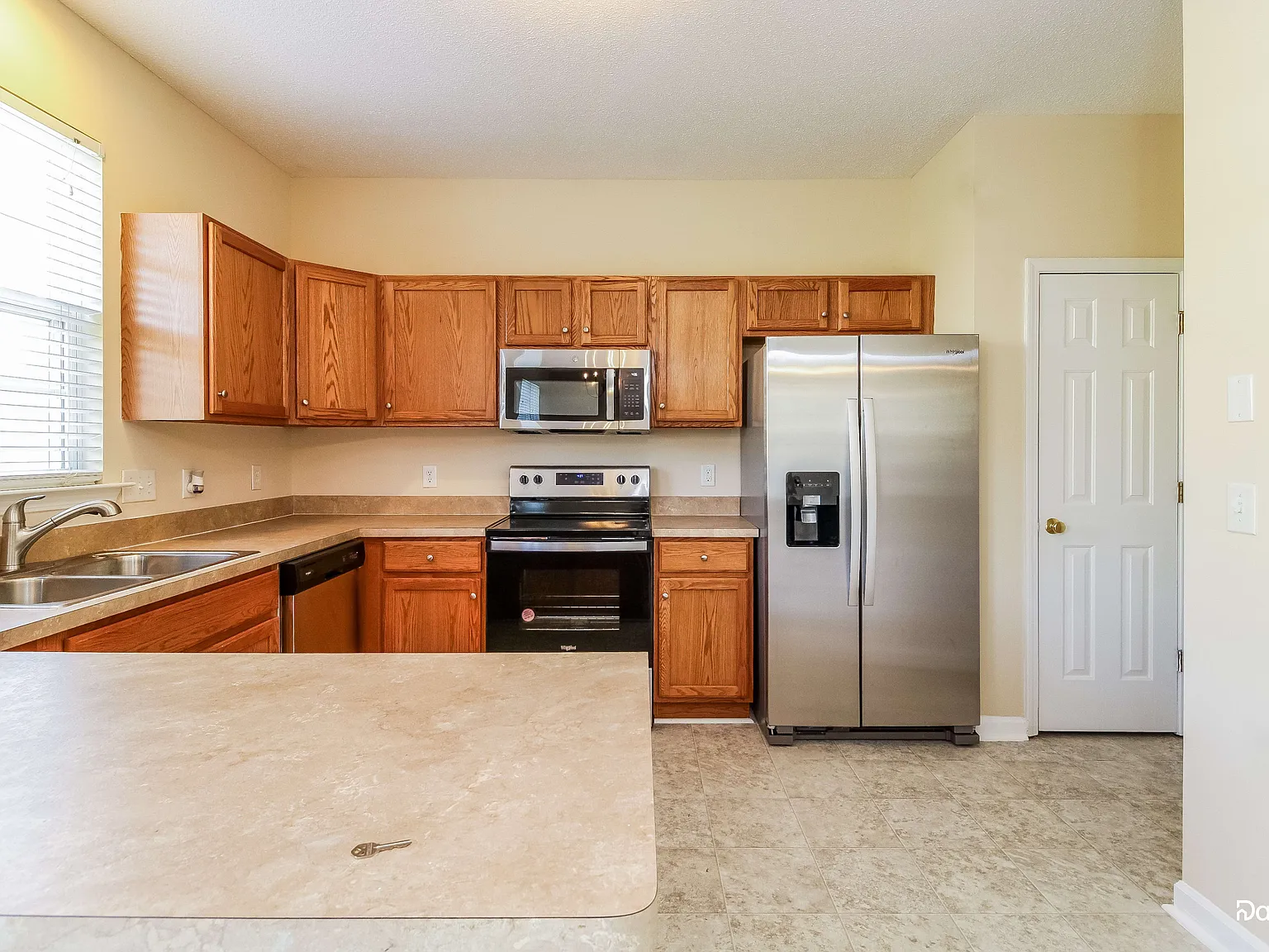 3 bed, 2.5 bath, 1852 sqft, $2,150 — Photo 2