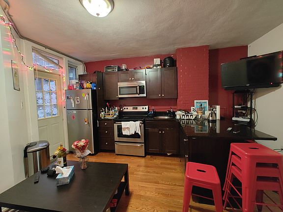 5th image of 160 Endicott St APT 2