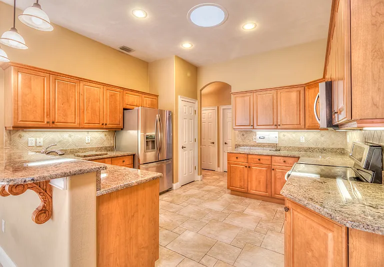 4213 Mayfair Ln — Photo 9