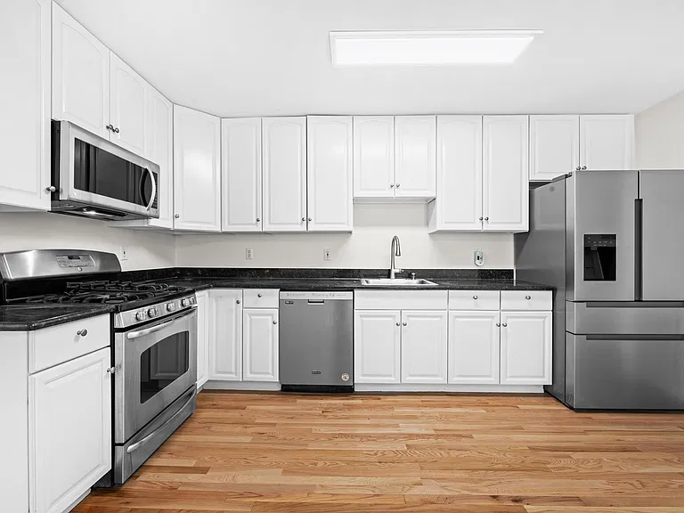 14 Elizabeth St #1 — Photo 8