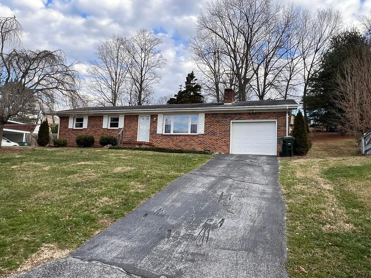 3 bed, 1.5 bath, 1200 sqft, $1,950 — Photo 1
