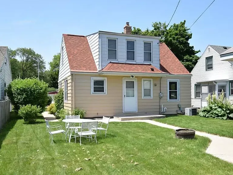 3316 N 77th St — Photo 15