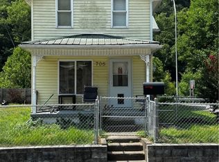 706 Stratton St, Logan, WV 25601