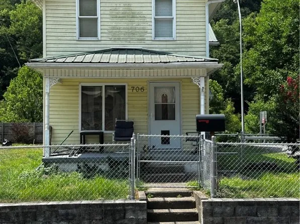 706 Stratton St, Logan, WV 25601