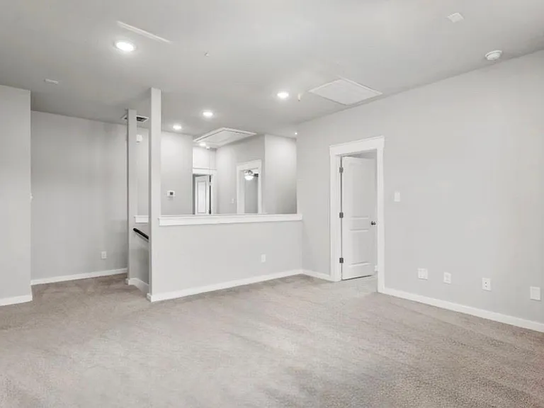 2317 Calvert Dr — Photo 3