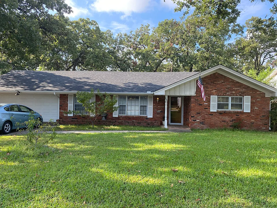 809 W Cheryl Ave