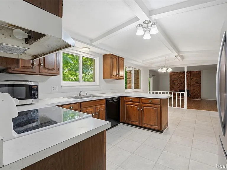 1880 Welling Dr — Photo 10