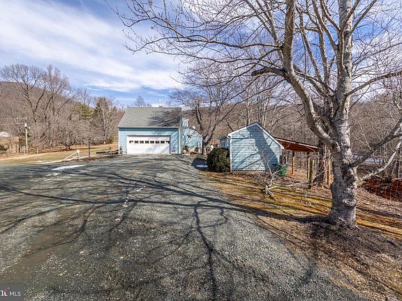 4th image of 165 Brokenback Mountain Rd