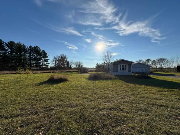 N7147 6th Dr, Plainfield, WI 54966