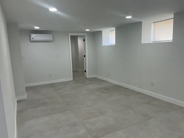 437 Bramhall Ave #1B — Photo 5