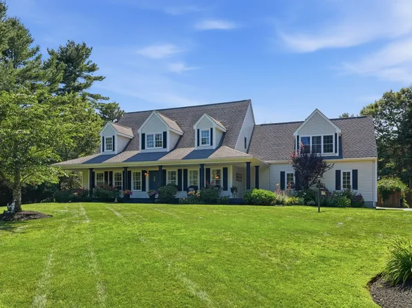 11 Fellowship Cir, Wareham, MA 02571
