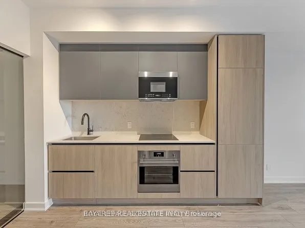 108 Peter St, Toronto, ON