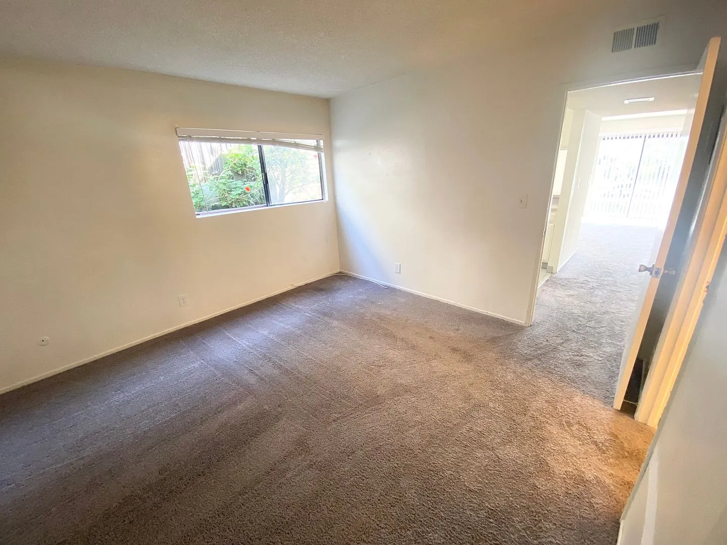Large 1 Bedroom 1 Bath In the Lantern District of Dana Point! — Photo 2