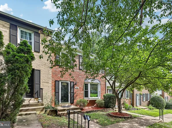 910 Sherwood Ct, Sterling, VA 20164