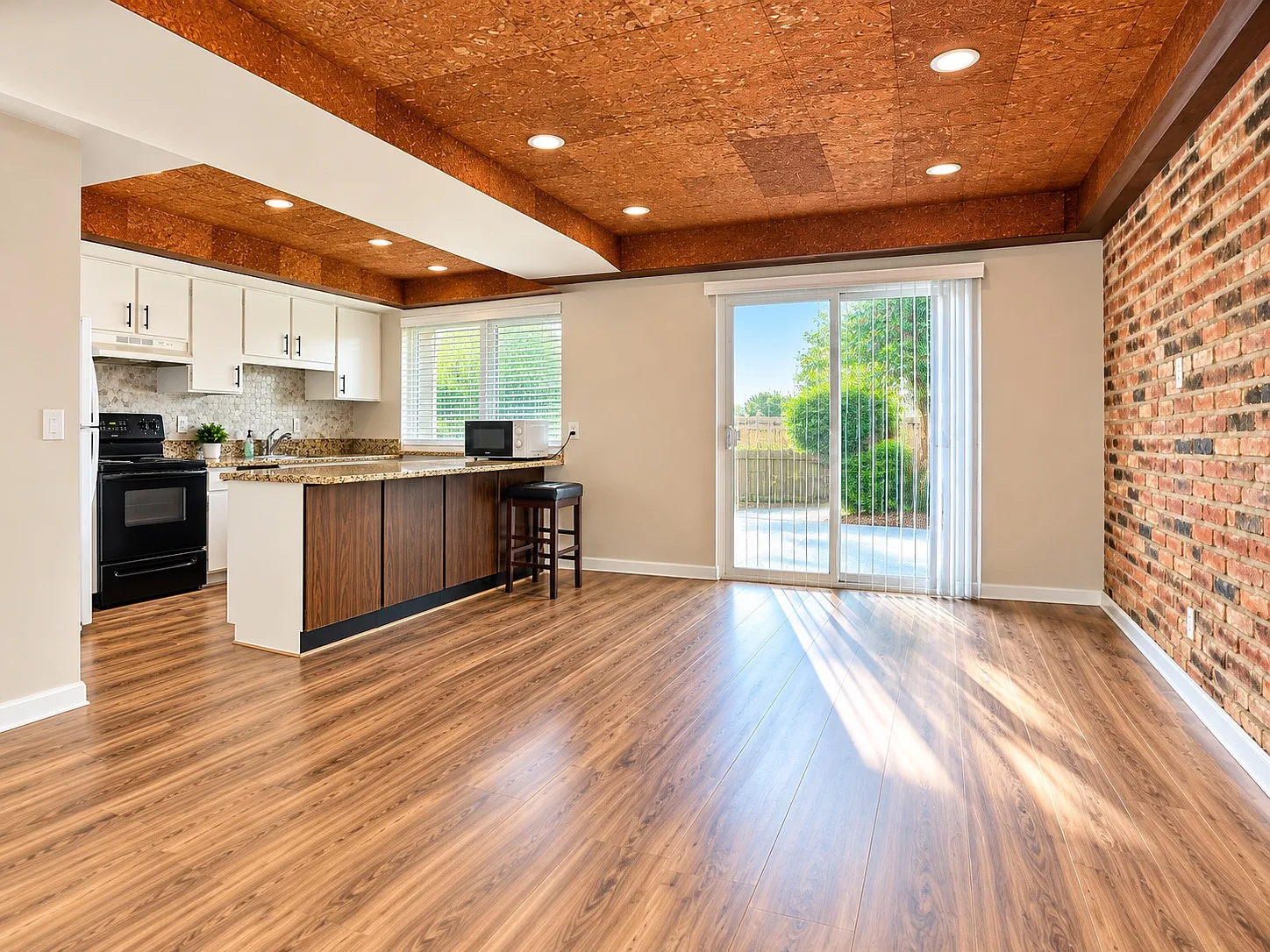2 bed, 1.5 bath, 1152 sqft, $1,925 — Photo 2