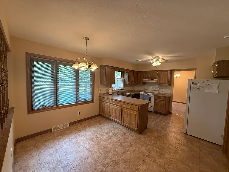 4669 Pinehurst Dr — Photo 7