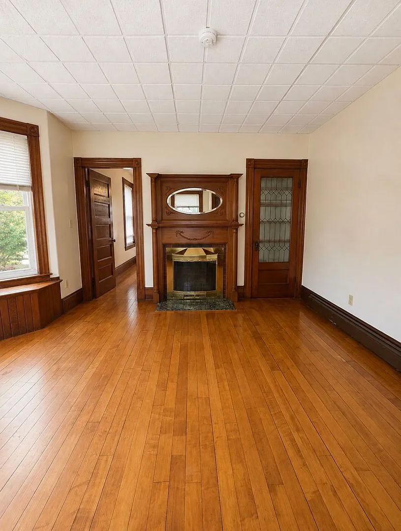 909 State St — Photo 2